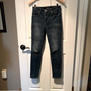 Lucky Brand High Rise Skinnies in Dark Wash Size 26 (2)